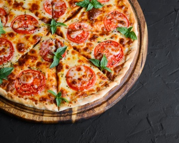 Mediterranean pizza on a pizza pan