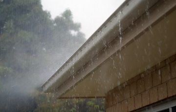 Rain floods a gutter on a home